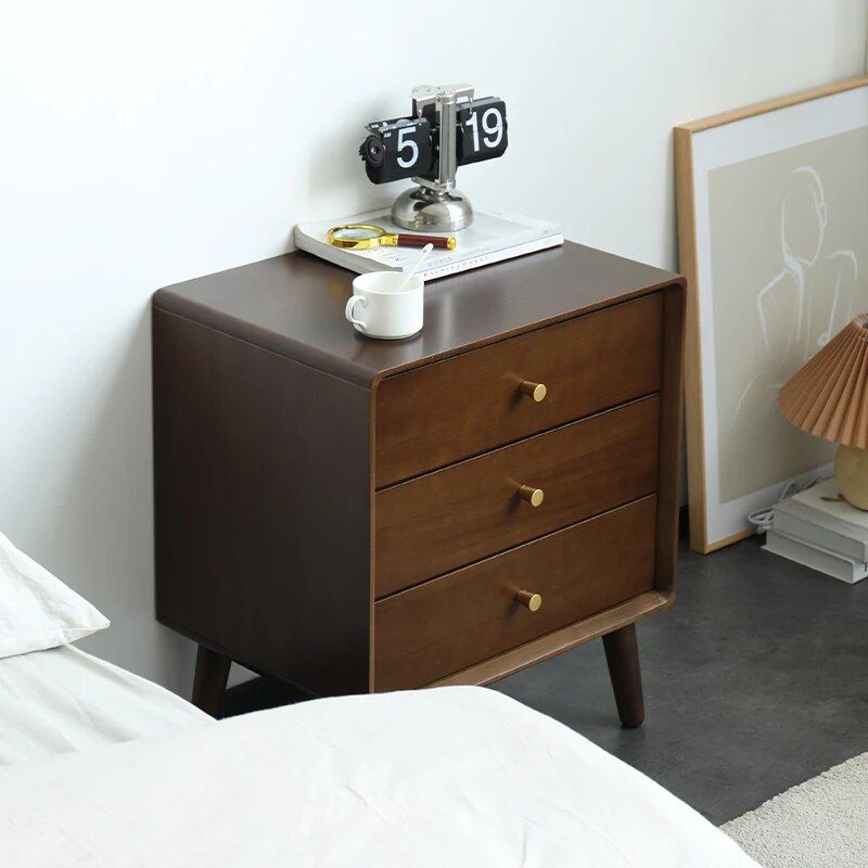 How to Choose a Quality Wooden Bedside Table